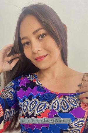 198511 - Laura Age: 41 - Colombia