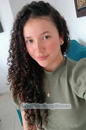 203844 - Laura Age: 26 - Colombia