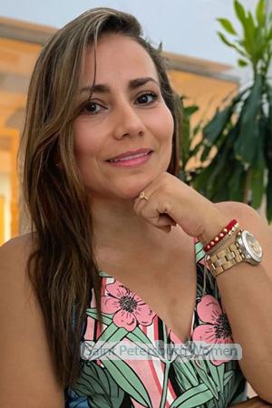 225201 - Yeris Age: 45 - Colombia